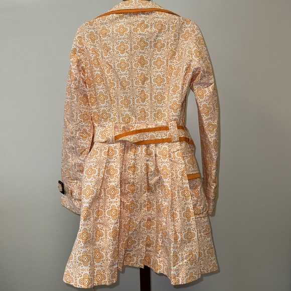 Steve Madden (Medium) Orange/White Pattern Button Up Raincoat - Picture 6 of 9
